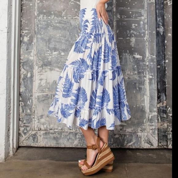 eesome Dresses & Skirts - Eesome tropical maxi skirt blue white palm leaf